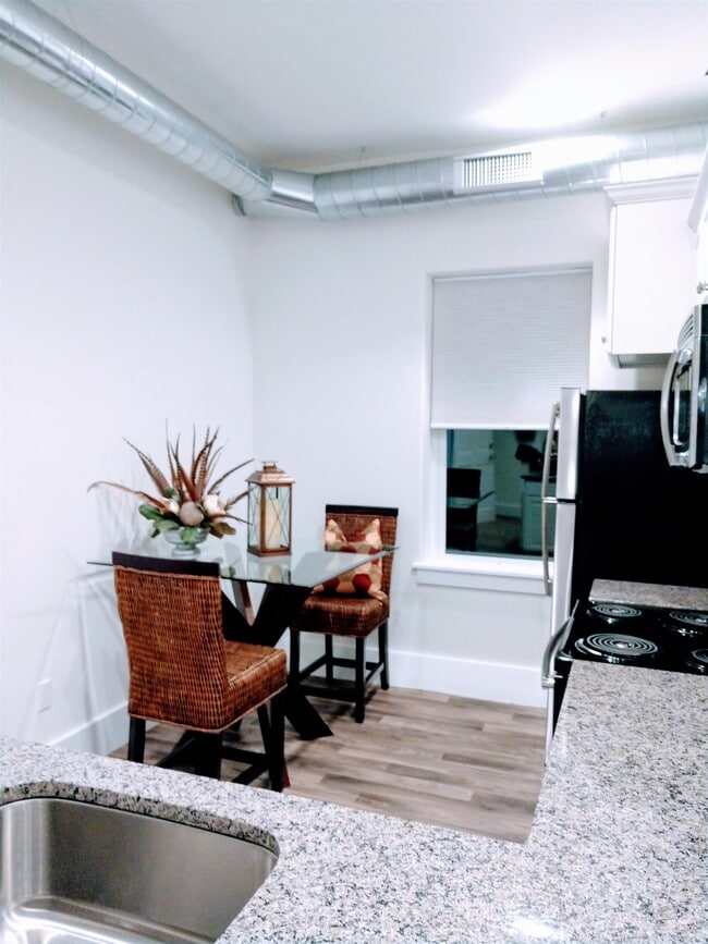 Photo - 102 E Market St