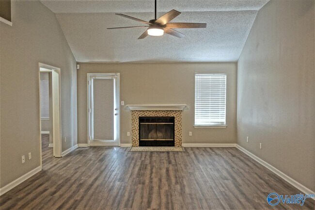 Photo - 212 Turnbrook Dr SW