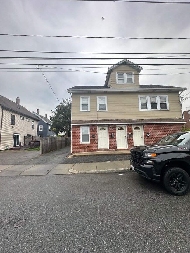 Photo - 92-94 Waltham Street, Watertown, MA Unidad 92-4