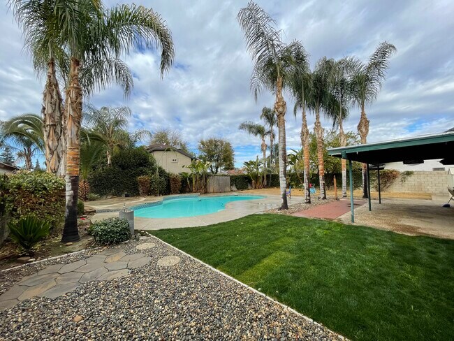 Photo - 5113 Hollis St