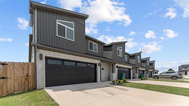 Photo - 491 Azurite Rd
