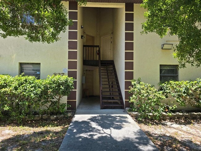 Building Photo - First Floor