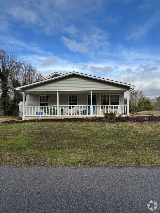 Building Photo - Greenback 37742 - 3 bedroom, 2 full bath h... Rental