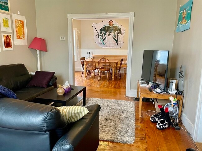 Building Photo - 44 Orchard St Unit 2