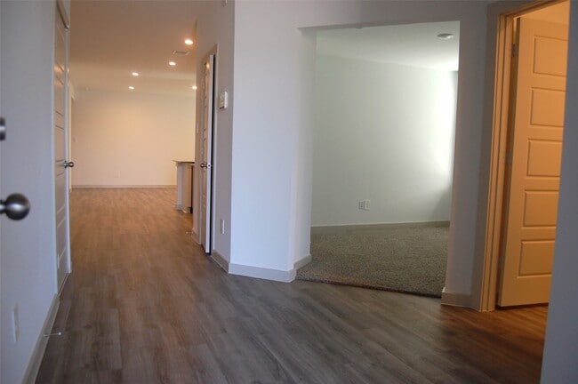 Photo - 7702 Sleek Flock Ln