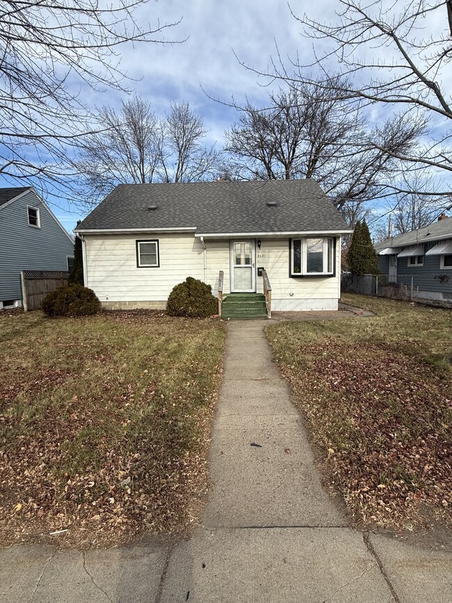 Building Photo - 2021 Veterans Dr