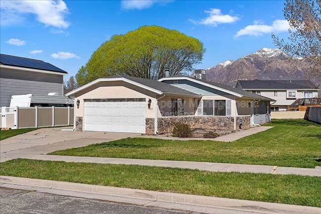 Photo - 928 E 1275 N