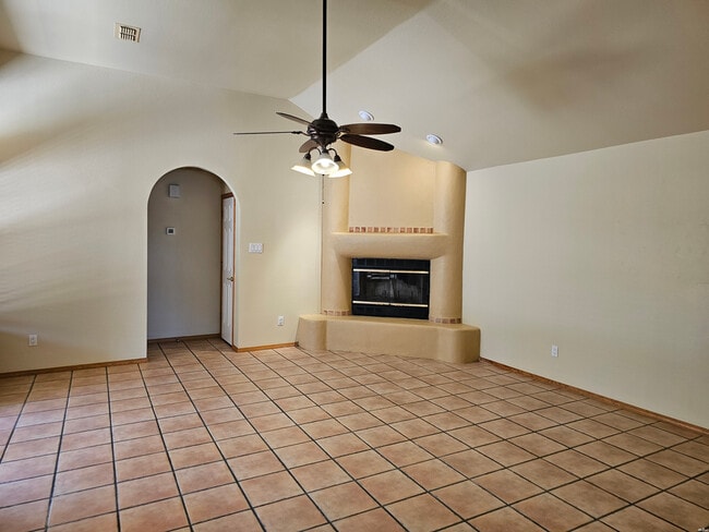 808 Laurelwood Dr