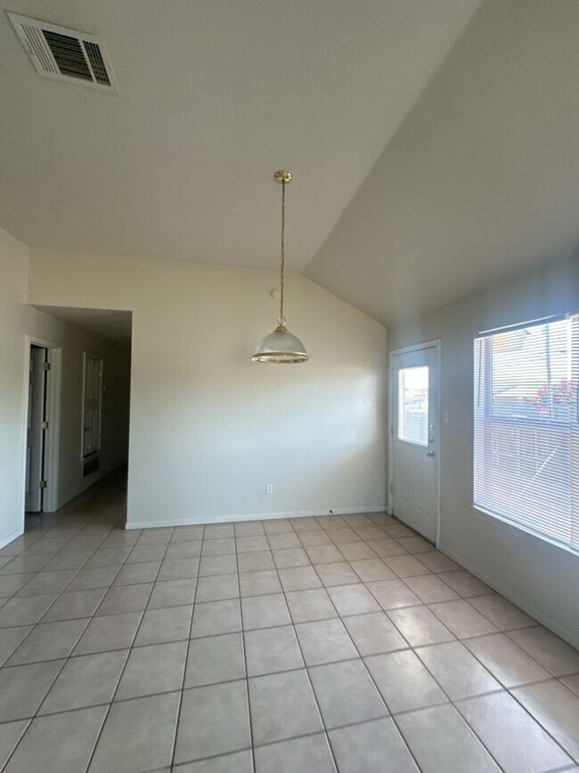 Photo - 2107 Charleston Ct