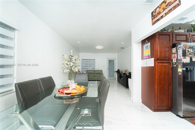 Photo - 172 W 17th St