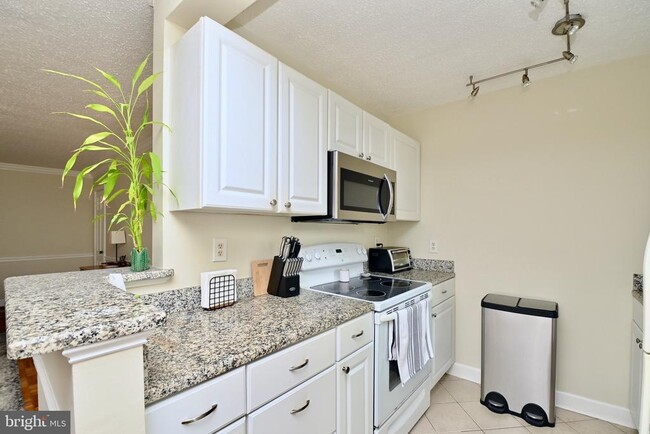 Photo - 1618 W Abingdon Dr Apartment Unit 101