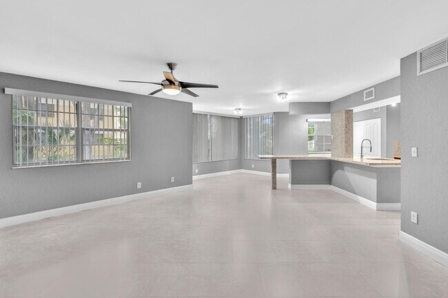 Photo - 2881 N Oakland Forest Dr Unidad 105