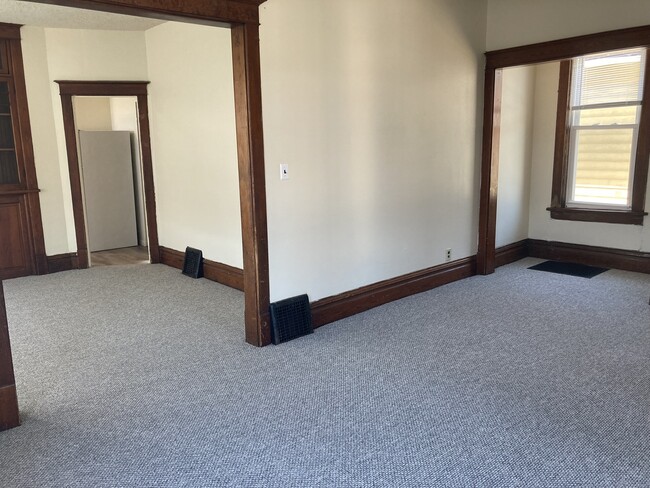 Living/Dining room - 90 Kaufmann Ave Unit 1