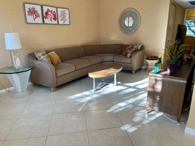 Photo - 2042 Newcastle A Unit 2042