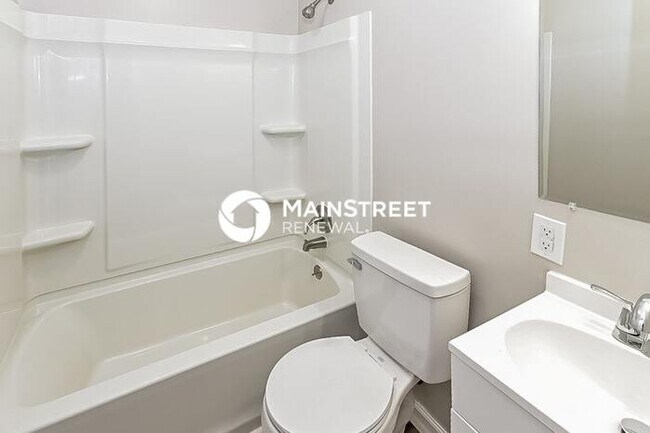 Photo - 3 Bedroom Pet-Friendly Home in Memphis, TN with Main Street Renewal