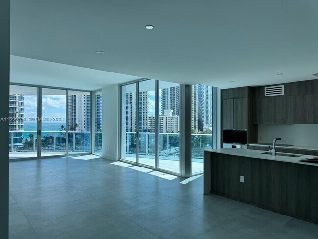 Building Photo - 17550 Collins Ave Unit 701