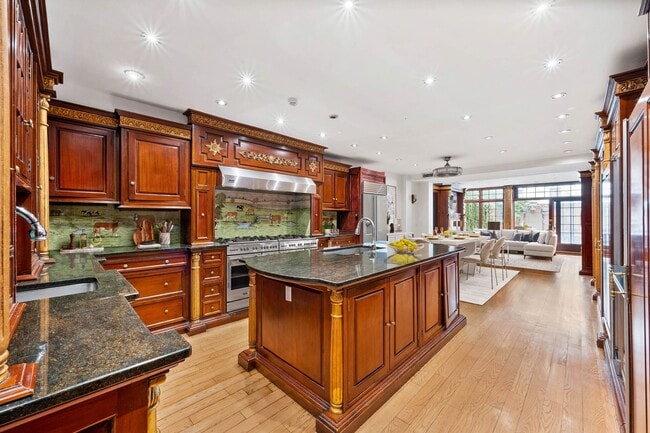 Photo - 313 W 71st St