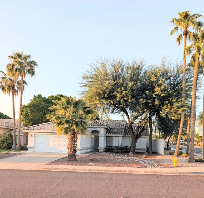 Building Photo - AVAILABLE NOW Beautiful Home with Sparklin...