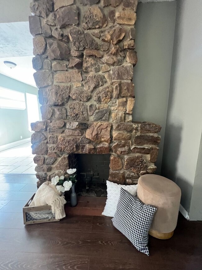 Photo - Charming 4 bed two story close to Plaza district!