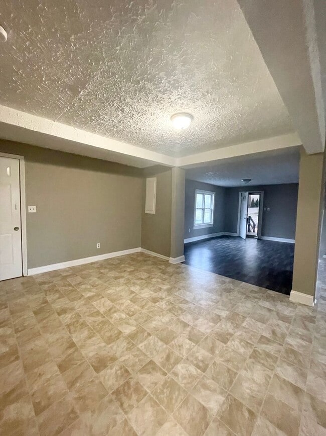 Photo - Spacious 4 Bedroom/2 Bath Home