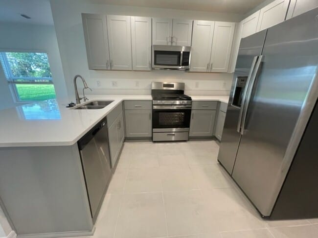 Newly developed Lakefront 3B/2B home in Ea... - Newly developed Lakefront 3B/2B home in Ea...