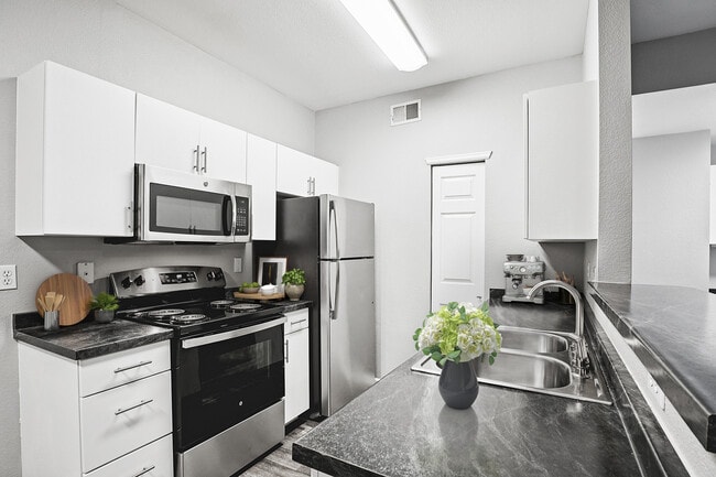 Building Photo - Crestone