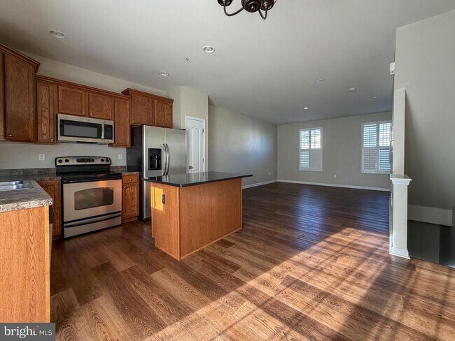 Photo - 1005 Sithean Way