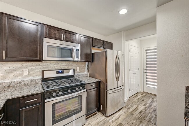 Building Photo - 1050 Spotted Saddle St