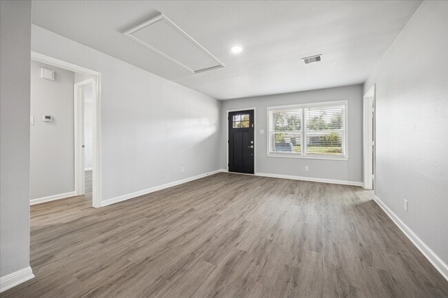 Photo - 5139 Enyart St