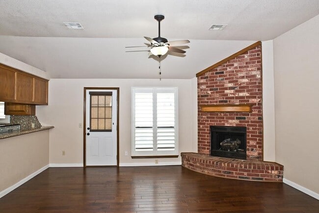 Photo - 608 Coopers Hawk Dr