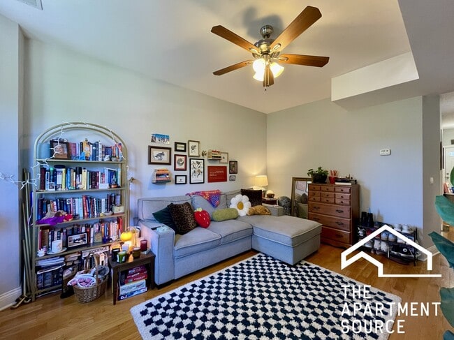 Photo - 3611 W Wolfram St Unit 2