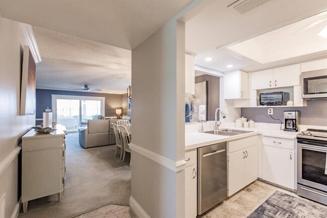 Photo - 1055 W Peppertree Dr Unit 805AA