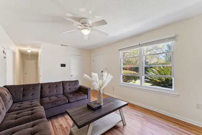 Photo - AVAILABLE NOW! (Pet Friendly)