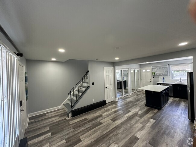 Open Floor Plan - 25 Chatham St Rental
