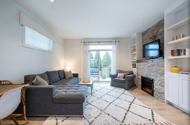 Photo - 1708 King George Blvd