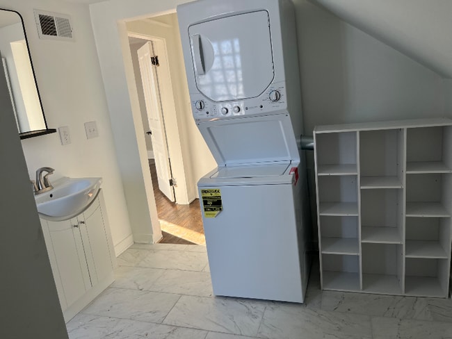 Photo - 1045 N Main St Unit 1045 Apt B