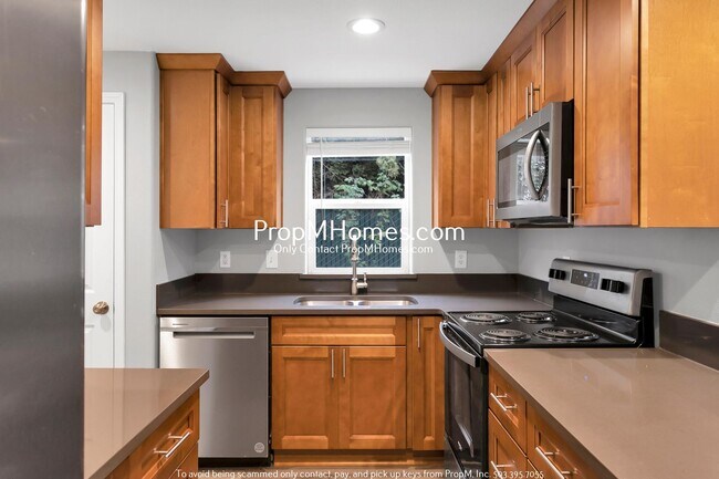 Photo - 16584-16586 SW Daffodil St