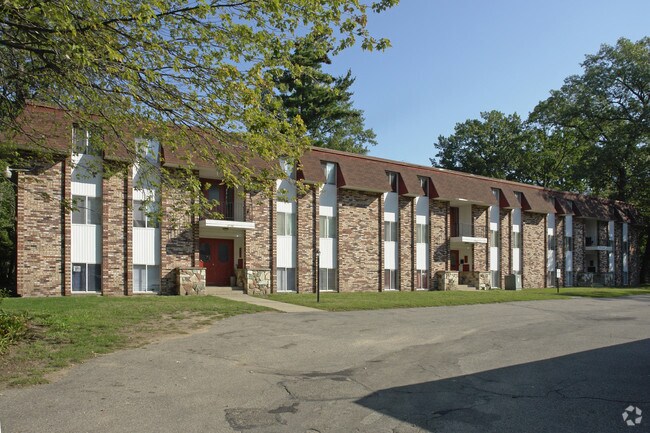 Photo - Royal Oak Apts