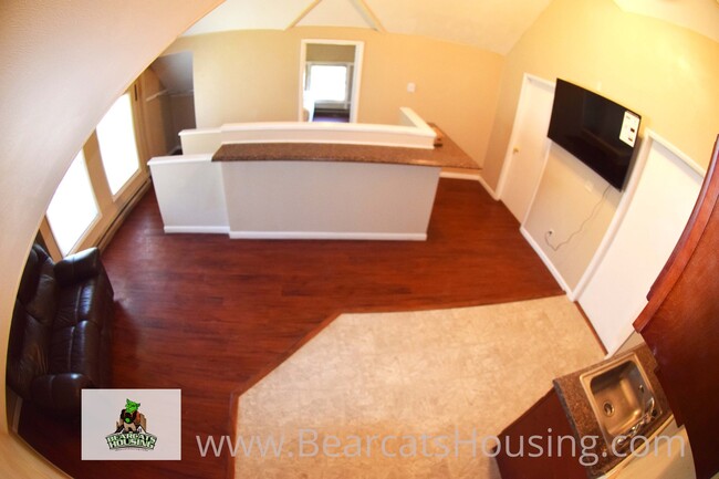 Building Photo - 73 Leroy St Unit 02 Rental