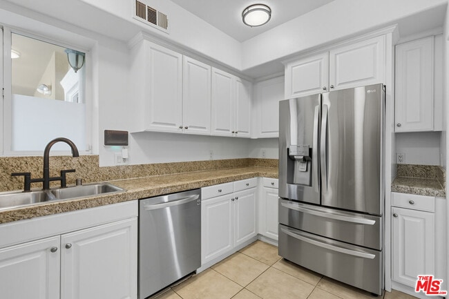 Building Photo - 3401 S Bentley Ave Unit 306 Rental