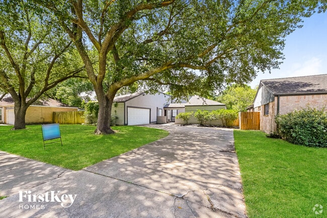 Building Photo - 15827 Pine Mountain Dr Rental
