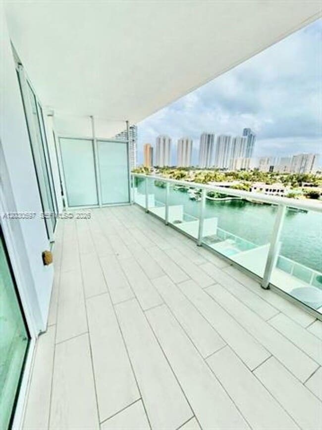 Building Photo - 400 Sunny Isles Blvd Unit 400 Sunny Isles Blvd # 817