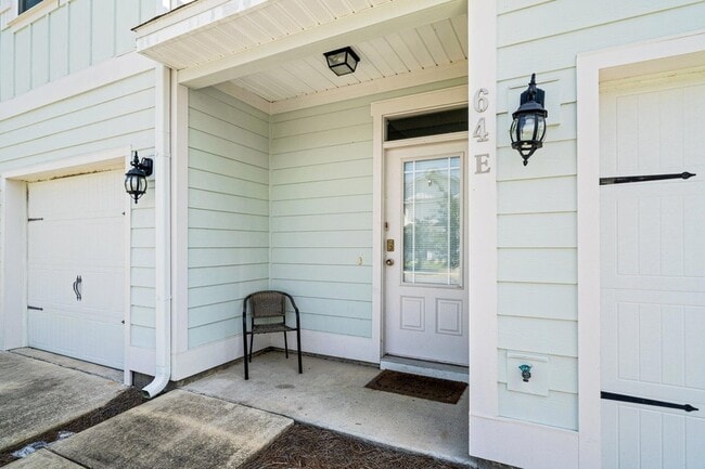 Photo - 64 Crossing Ln