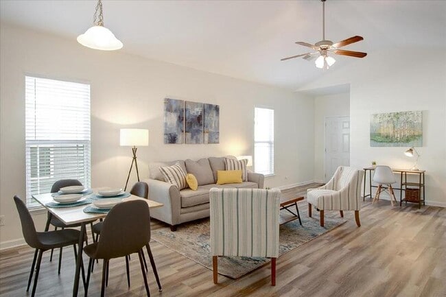 11 Summer Lake Way
