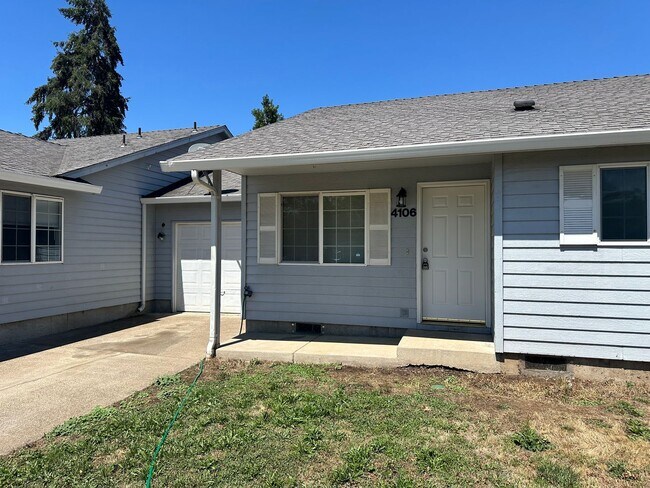 Photo - Updated 2 bedroom 2 bath triplex in Spring...