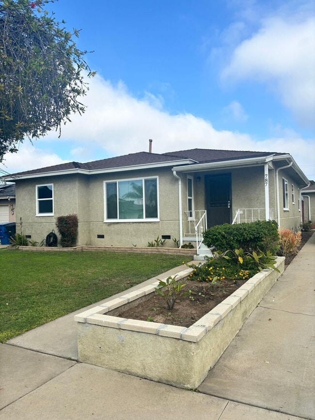 Building Photo - Spacious 3BR 1BA on 5th & I St! Large house w/ yard & 2 car garage!