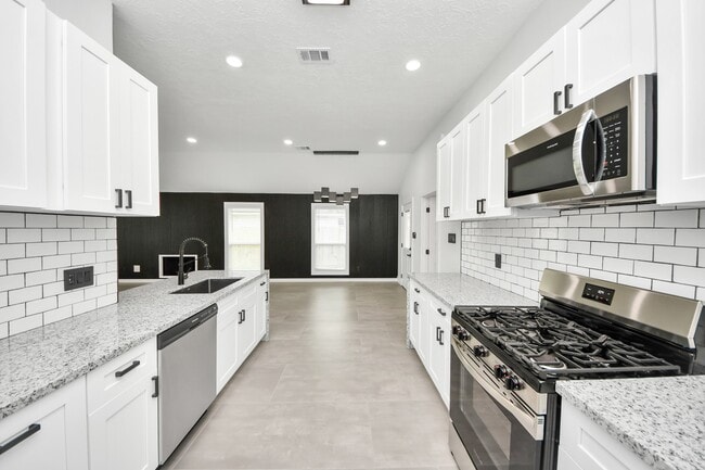 Photo - 15411 Town Green Dr