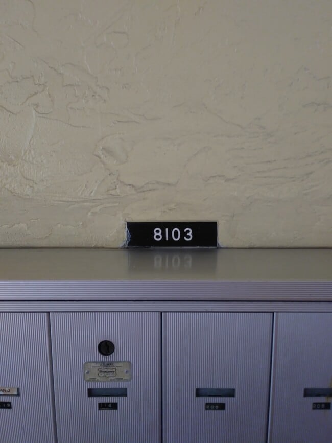 DIRECCIÓN - 8103 Camino Real Unidad C413