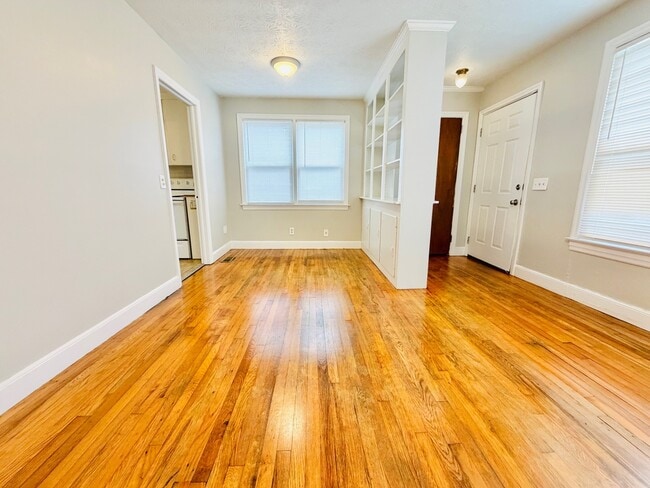 Photo - 1642 Oak St