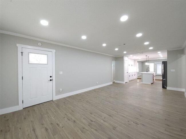 Photo - 7039 Bates St